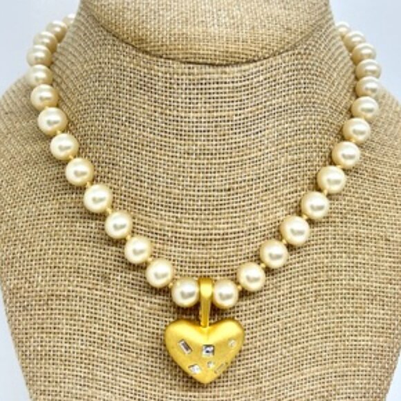 MARVELLA PEARL NECKLACE W/ GOLD TONE HEART ENHANCER PENDANT RHINESTONE VINTAGE - Picture 3 of 16